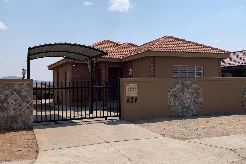 Rhino House With 3 Bedrooms Next To Pilanesberg And Sun City Mogwase 외부 사진