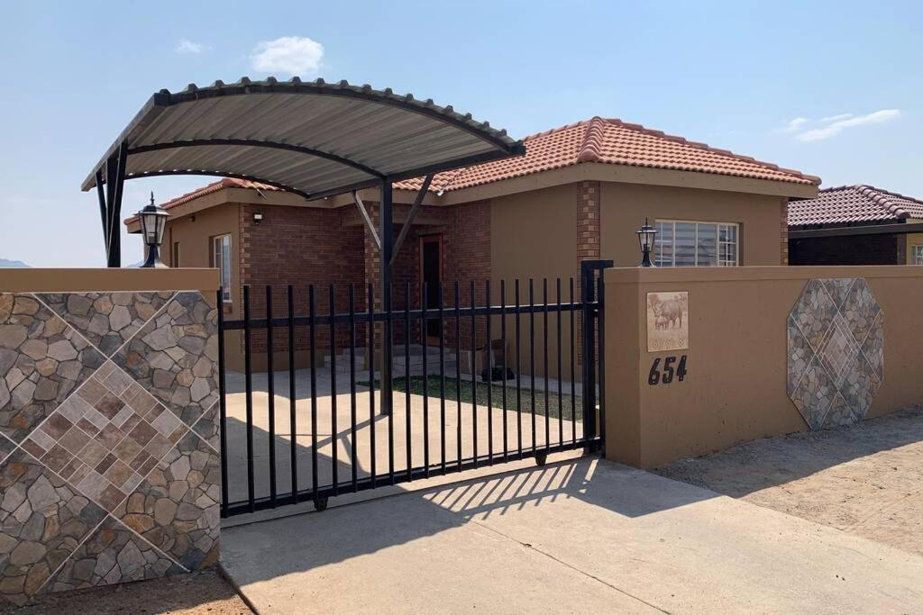 Rhino House With 3 Bedrooms Next To Pilanesberg And Sun City Mogwase 외부 사진